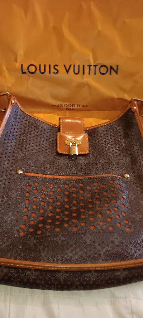 Authentic Leather Louis Vuitton 