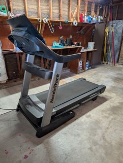 5. NordicTrack Commercial 2950 – Premium Home Gym Treadmil