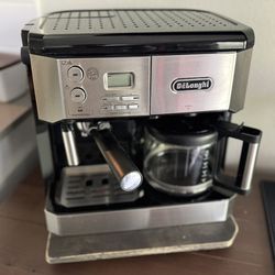 DeLonghi Coffee & Espresso Machine with accessories 