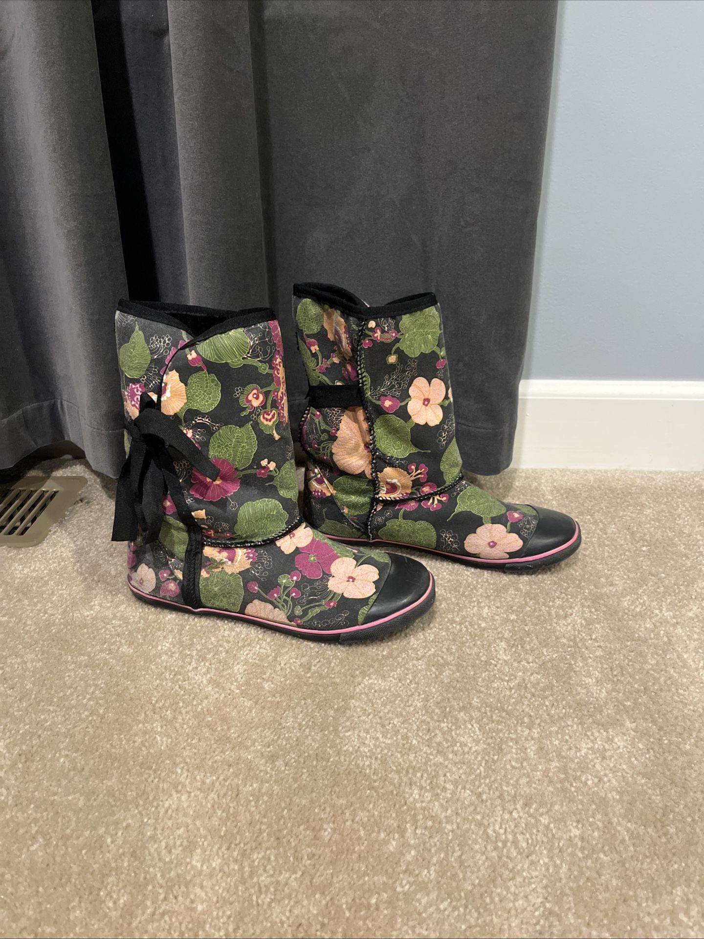 Super Fun Floral Black and Pink Aldo Boots size 9! These boots are so comfy!