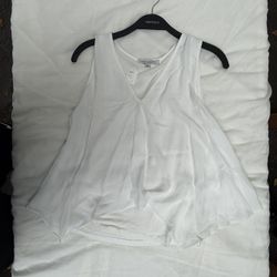 White V neck top (small)