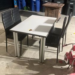 Table With 4 Chairs 