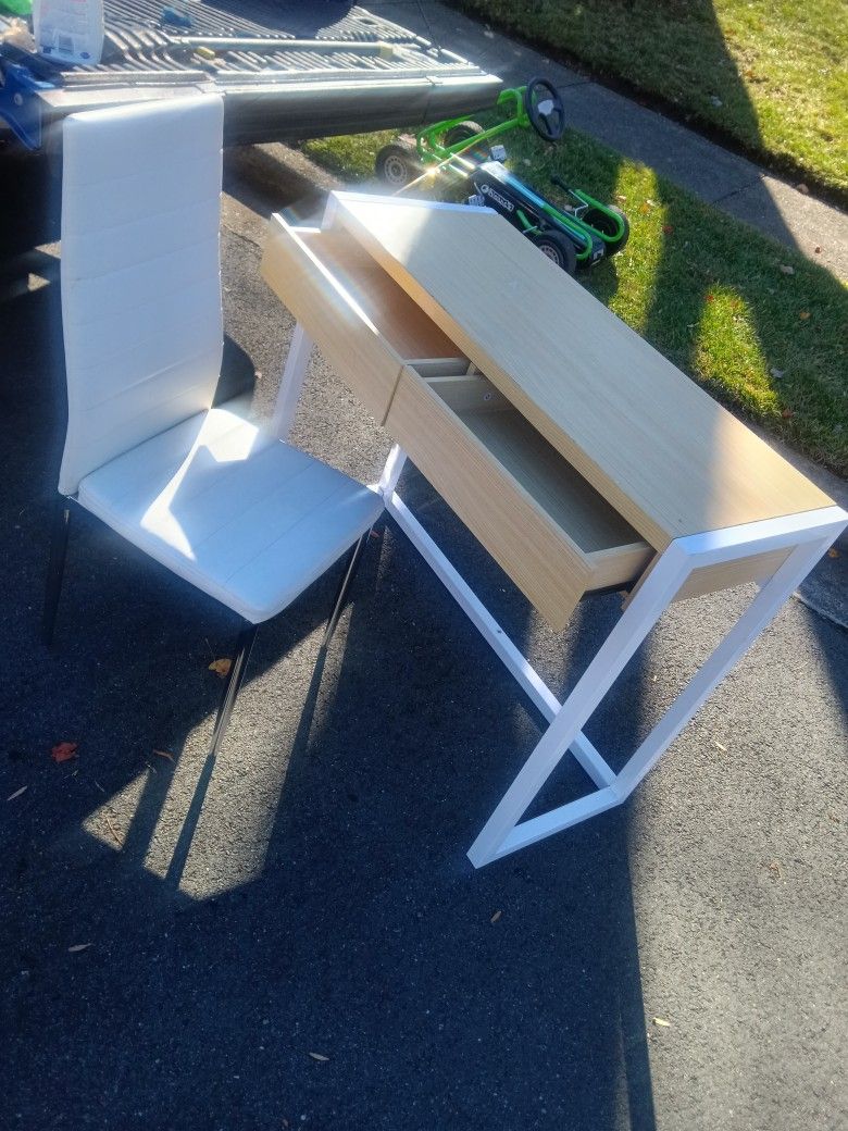 Computer/Workstation With Chair