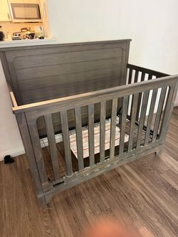 Baby crib 100$ obo