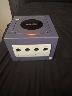 Used Nintendo GameCube with controller. (Great condition)