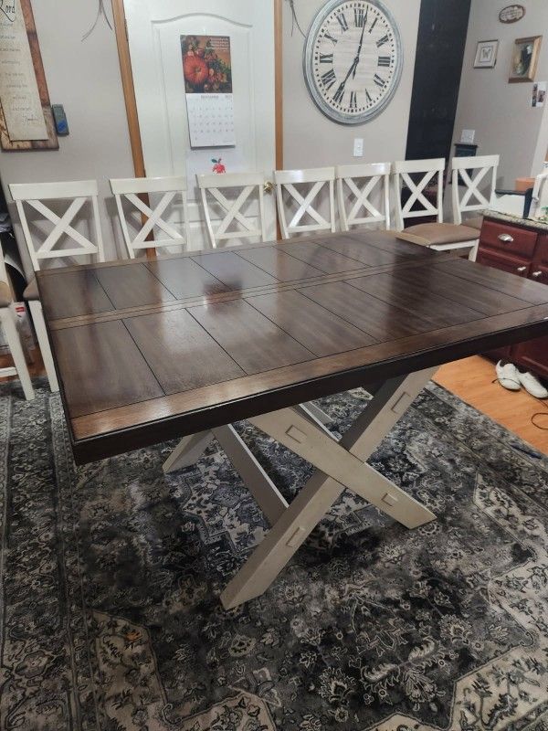 Dining Room Table And Chairs 