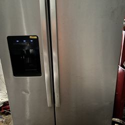 Refrigerator 