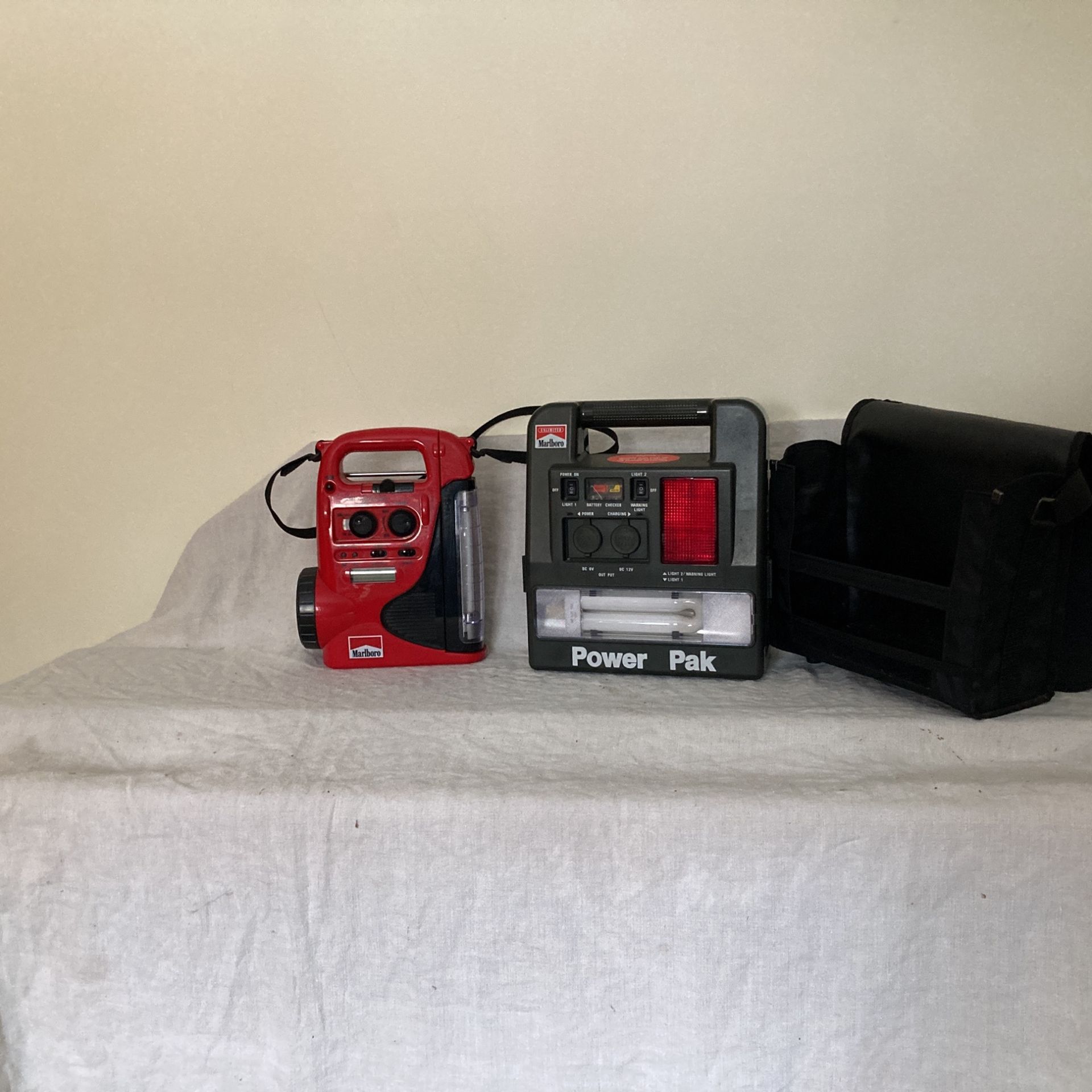 1990s Marlboro Emergency Camping Light And Radio And Marlboro Power Pack - Jumper Pack