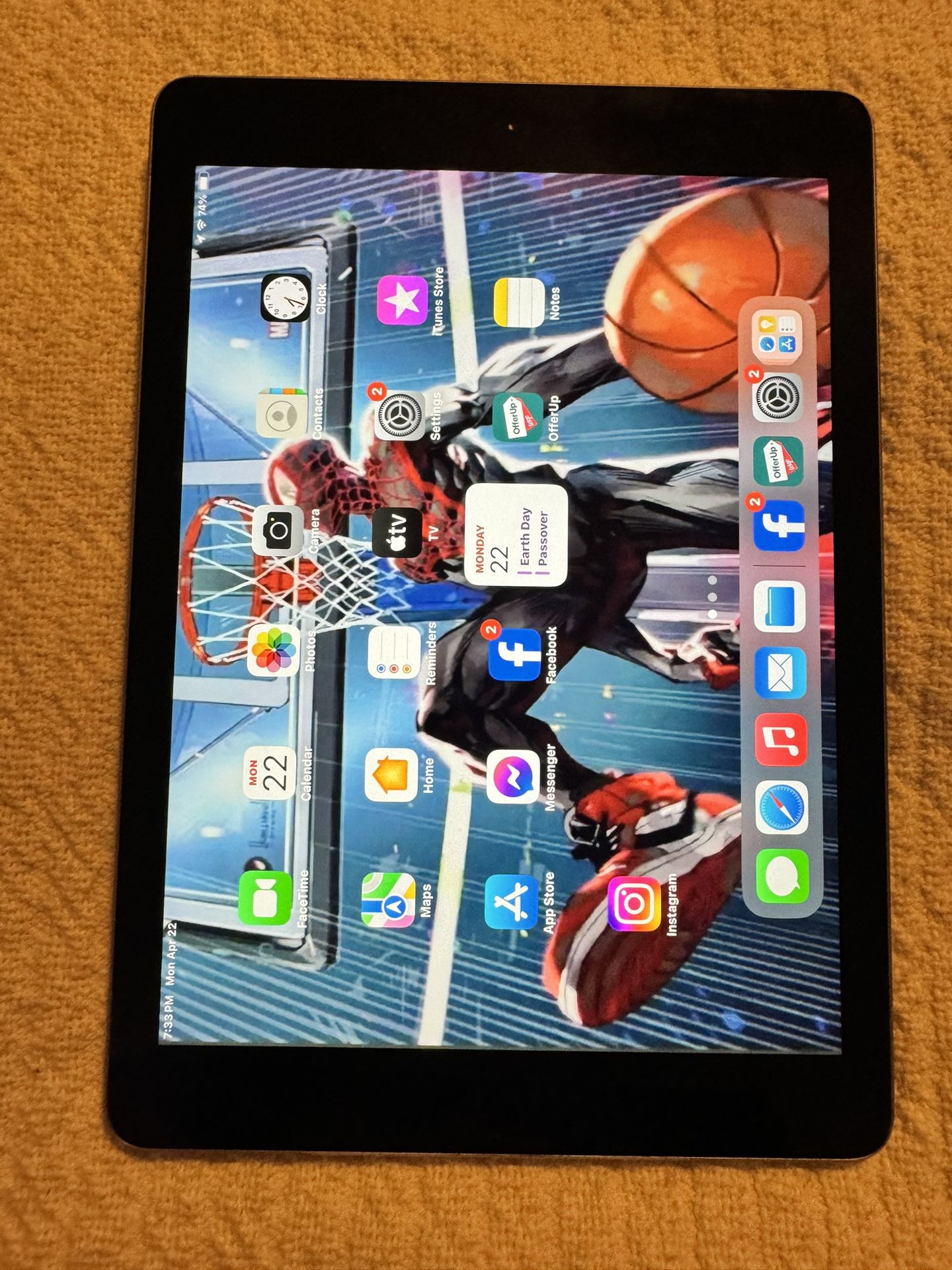 iPad 6Th Generation 128 GB  With A Keyboard Casa $200