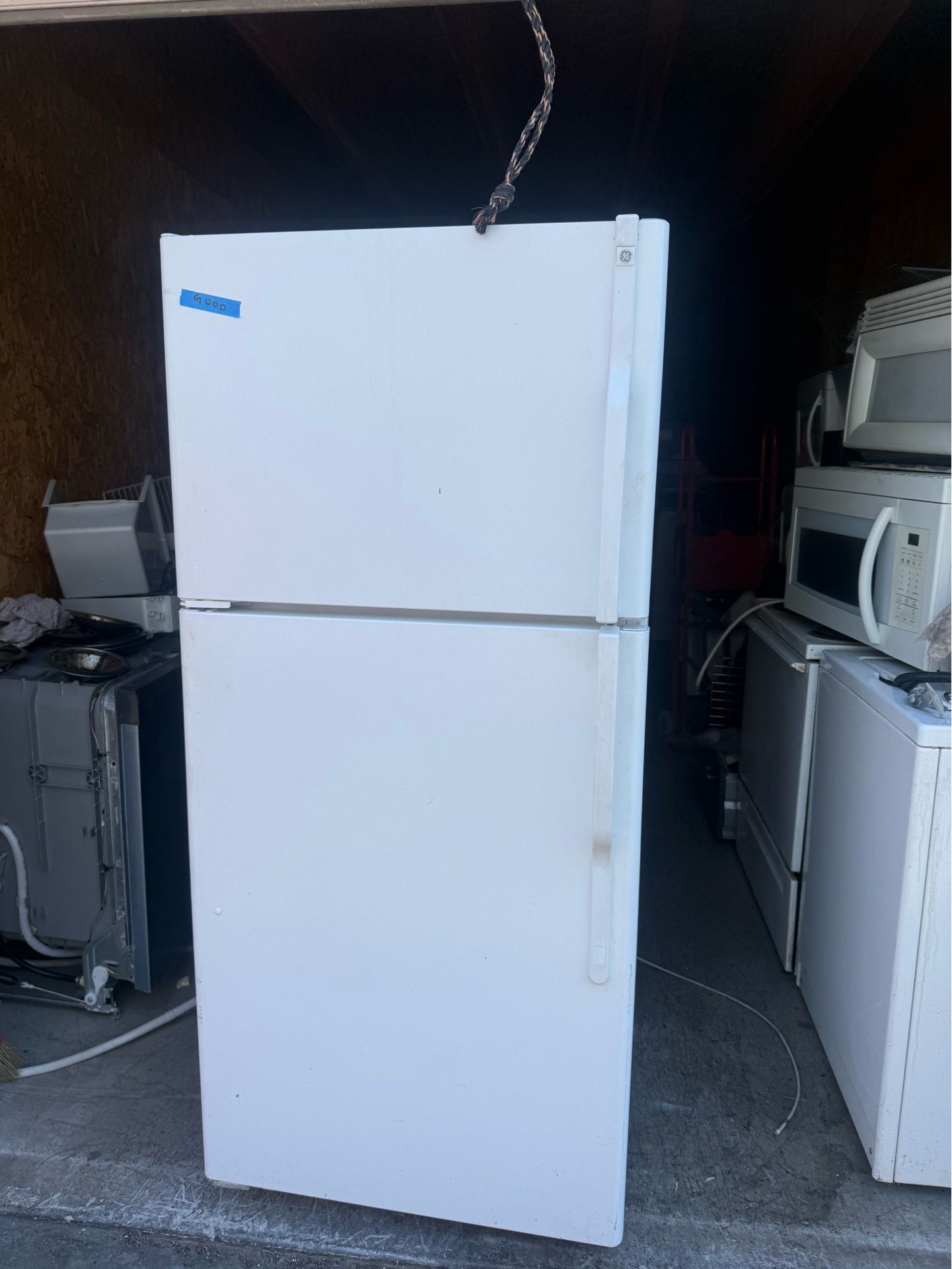 GE top freezer fridge