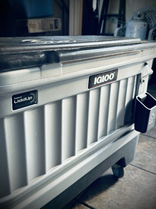 Igloo 125qt Ice Chest/Cooler