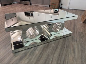 MOVING SALE! Meridian Furniture "Jocelyn" Mirrored Coffee Table - Modern Glam