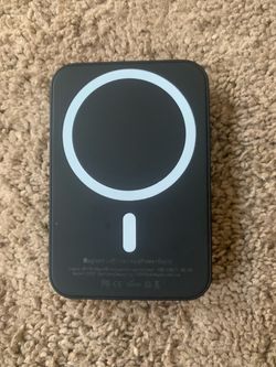 Magnetic phone power bank