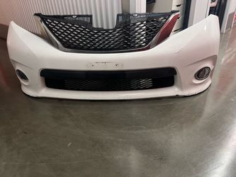 2014 Toyota Sienna “SE” front bumper and Grille