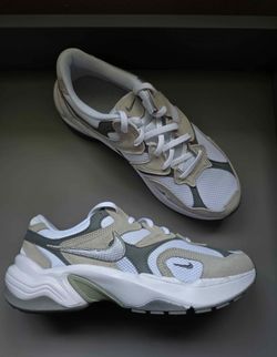 Nike women's AL8 size 9 1/2