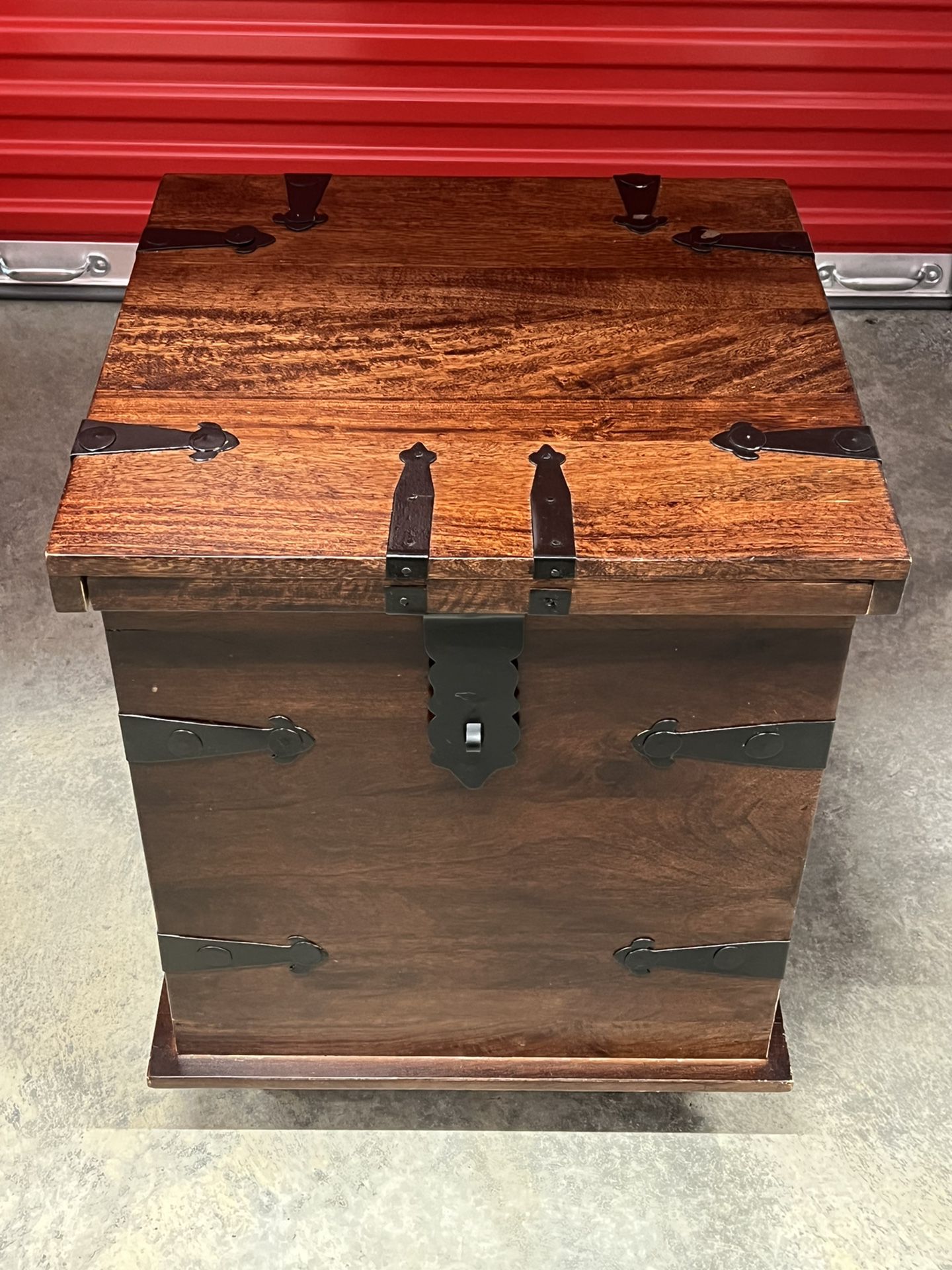 Excellent Condition Wood Chest End Table 