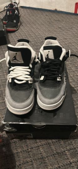 Jordan 4 fear without original laces  size 6.5