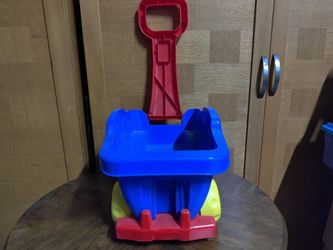 Plastic Play Wagon 