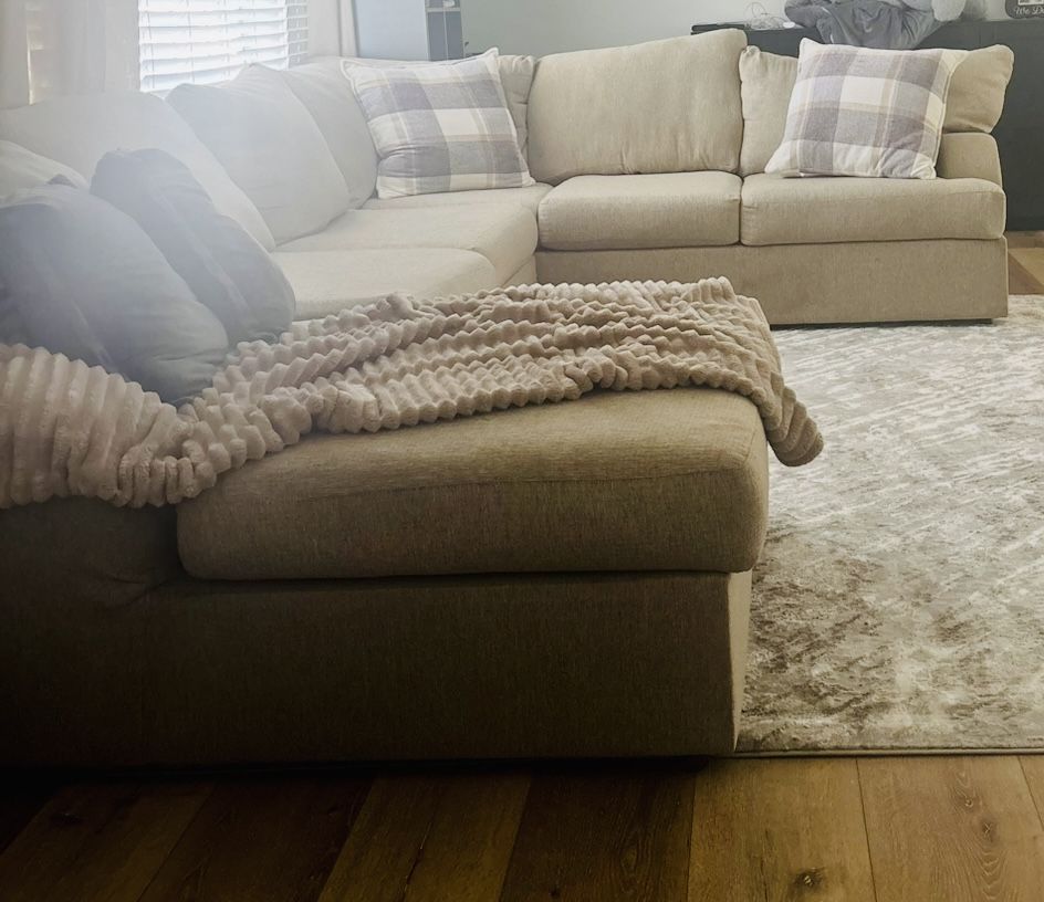 Living spaces Sectional Sofa ( Used But Still Has Life) All Cushions Can Be Washed And Cleaned 
