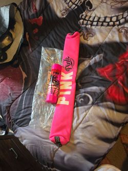 New VS Pink Cooler & Bottle Set