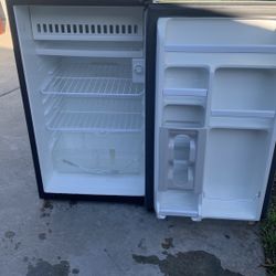 Mini fridge W/freezer 