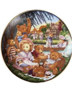 Teddy Bear Picnic Limited Edition Porcelain Plate Franklin Mint by Carol Lawson 