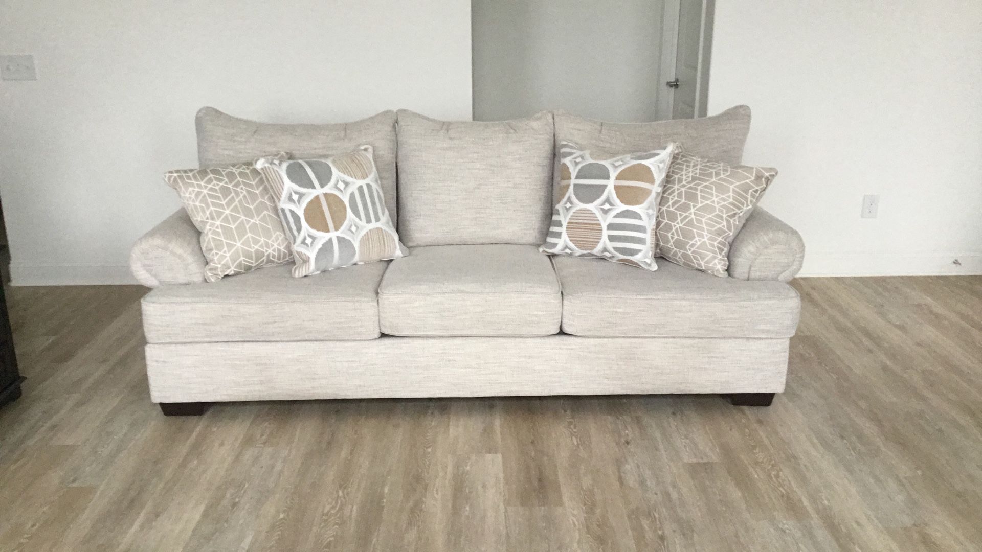 Couch, Like new, Very clean And Comfortable