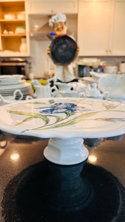 BEAUTIFUL CAKE STAND