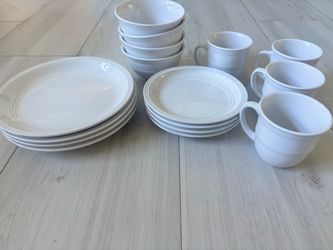 16 piece dinnerware set, mugs, plates and bowls