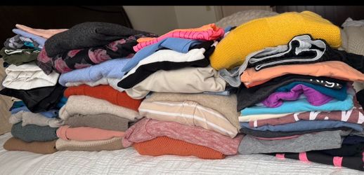 Women’s Clothes Size Small Clean, Smoke, Pet Free House No Stains Total 55 pieces American Eagle, Pink, H&M, Nike