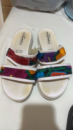 Embroidery wide feet size 9 sandals
