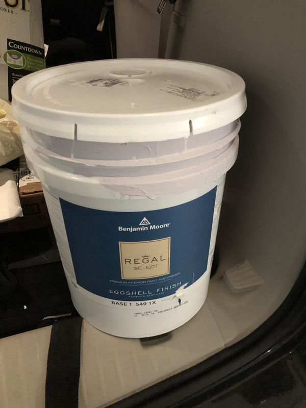 Benjamin moore “TOUCH OF GRAY” 211660. 5 GALLON BUCKET OF PAINT for