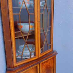 China cabinet and Dinner plates 