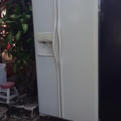 Whirlpool Refrigerator 35 In Wide Everything Working