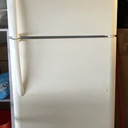 Frigidaire Gently Used for At-home Bakery and Drink Storage. In almost Perfect Condition!!