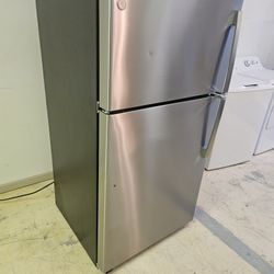 Ge 33in Top And Bottom Refrigerator Stailess Steel Used Good Conditions S 