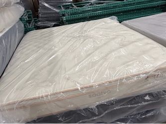 SALE‼️ King mattress Saatva Classic ‼️