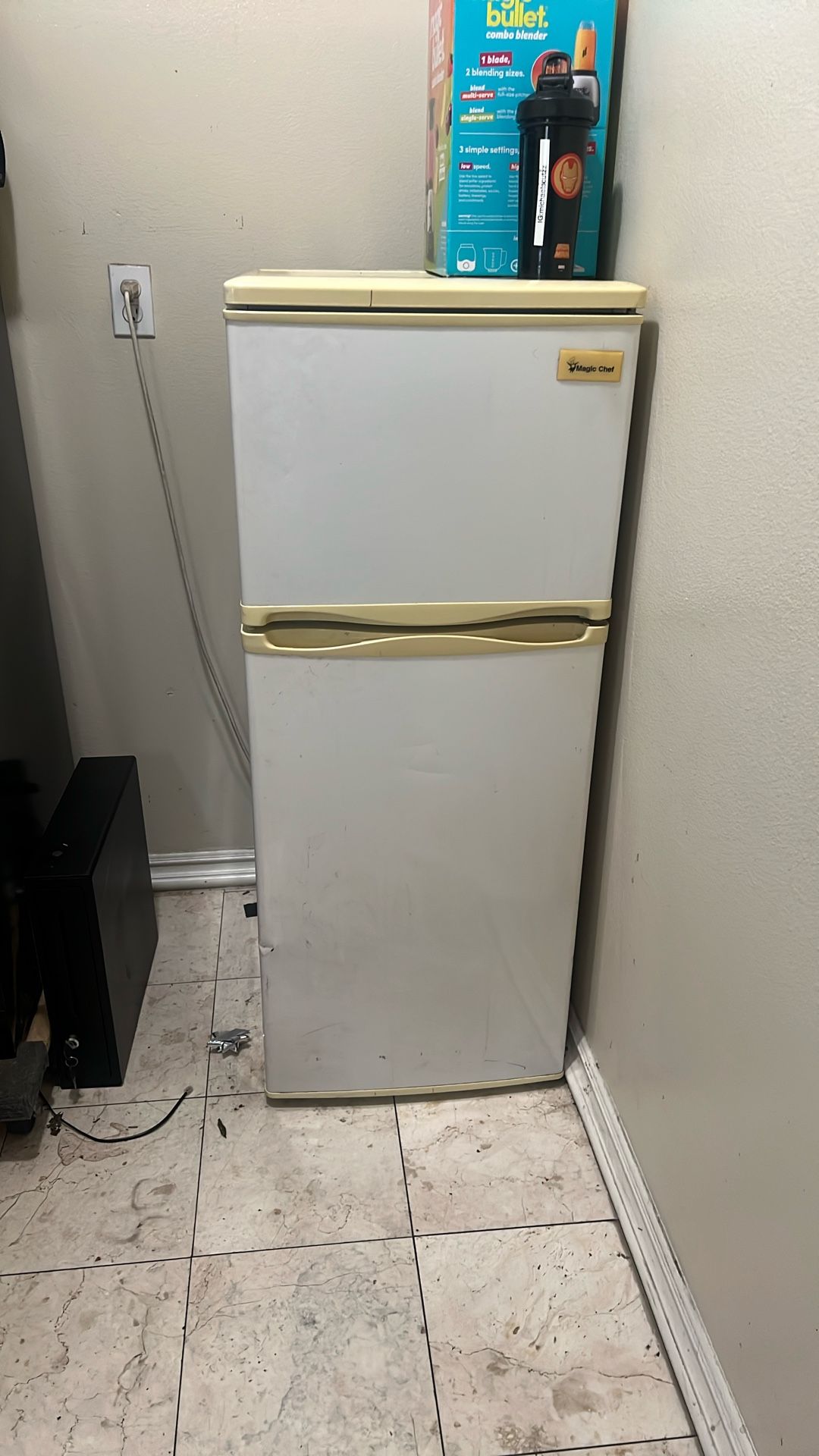 Magic Chef Refrigerator small
