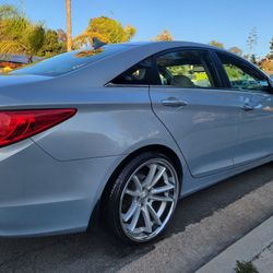 Hyundai Sonata, Clean Title, Ipod Bluetooth TV, Backup Camera, Smogged, 4 Cylinder, 20"Rims, Runs And Drives Great, Factory Warranty 