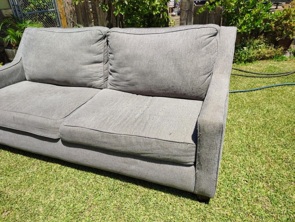 Free couches located in ivanhoe