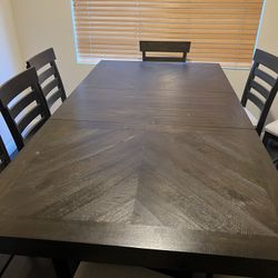 Dining Room Table And Chairs 