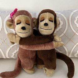 Vintage 1965 R. Dakin Hugging Monkeys Stuffed Plush Toy Animals