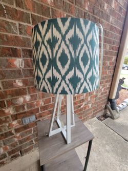 Nice lamp, works, no bulb