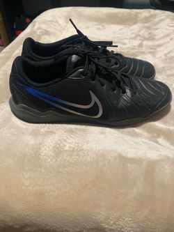 Soccer indoor shoes