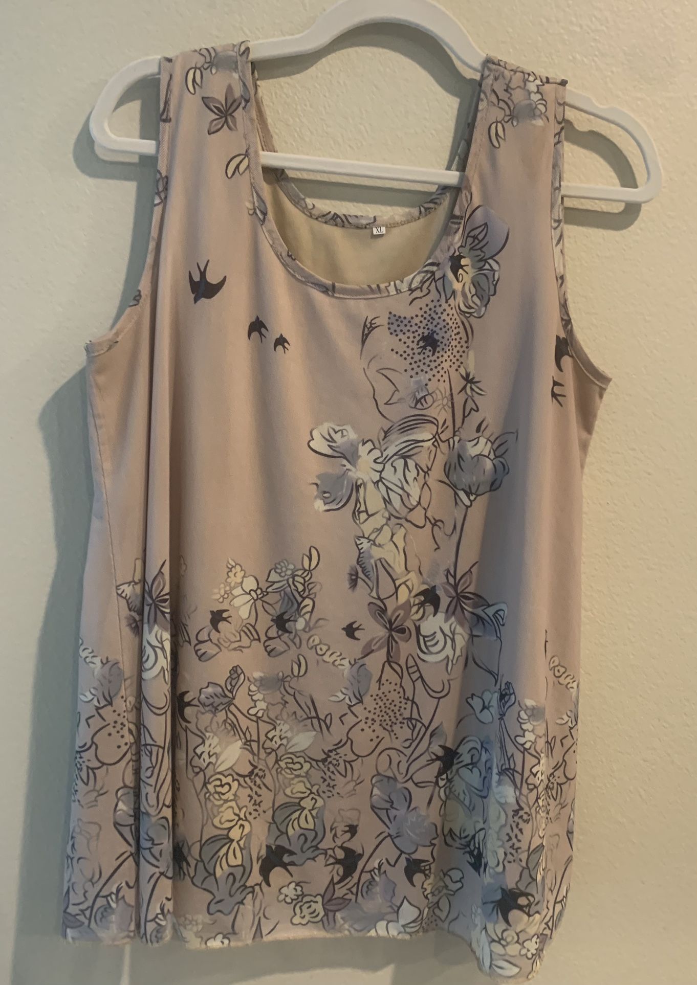 Tank Top Women’s XL. Beige & Pinkish Sleeveless Floral Print Shirt Lightweight