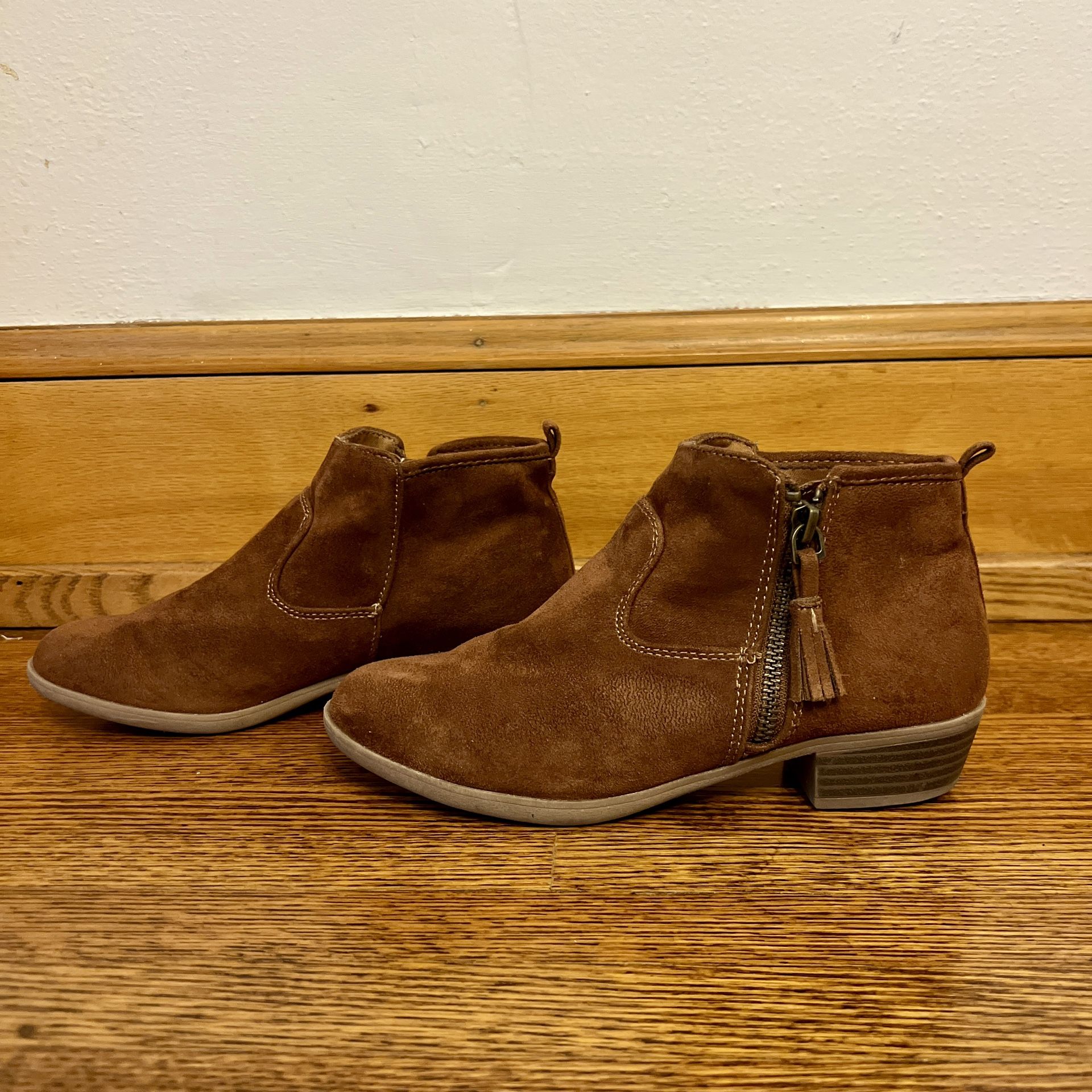 Cat & Jack Girls Brown Faux Suede Booties size 4