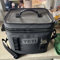 Yeti Hopper Flip 12