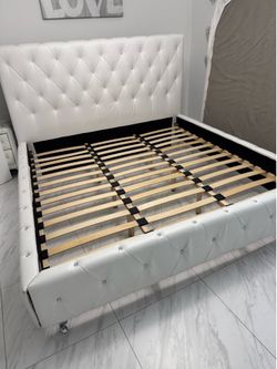 King size bed white