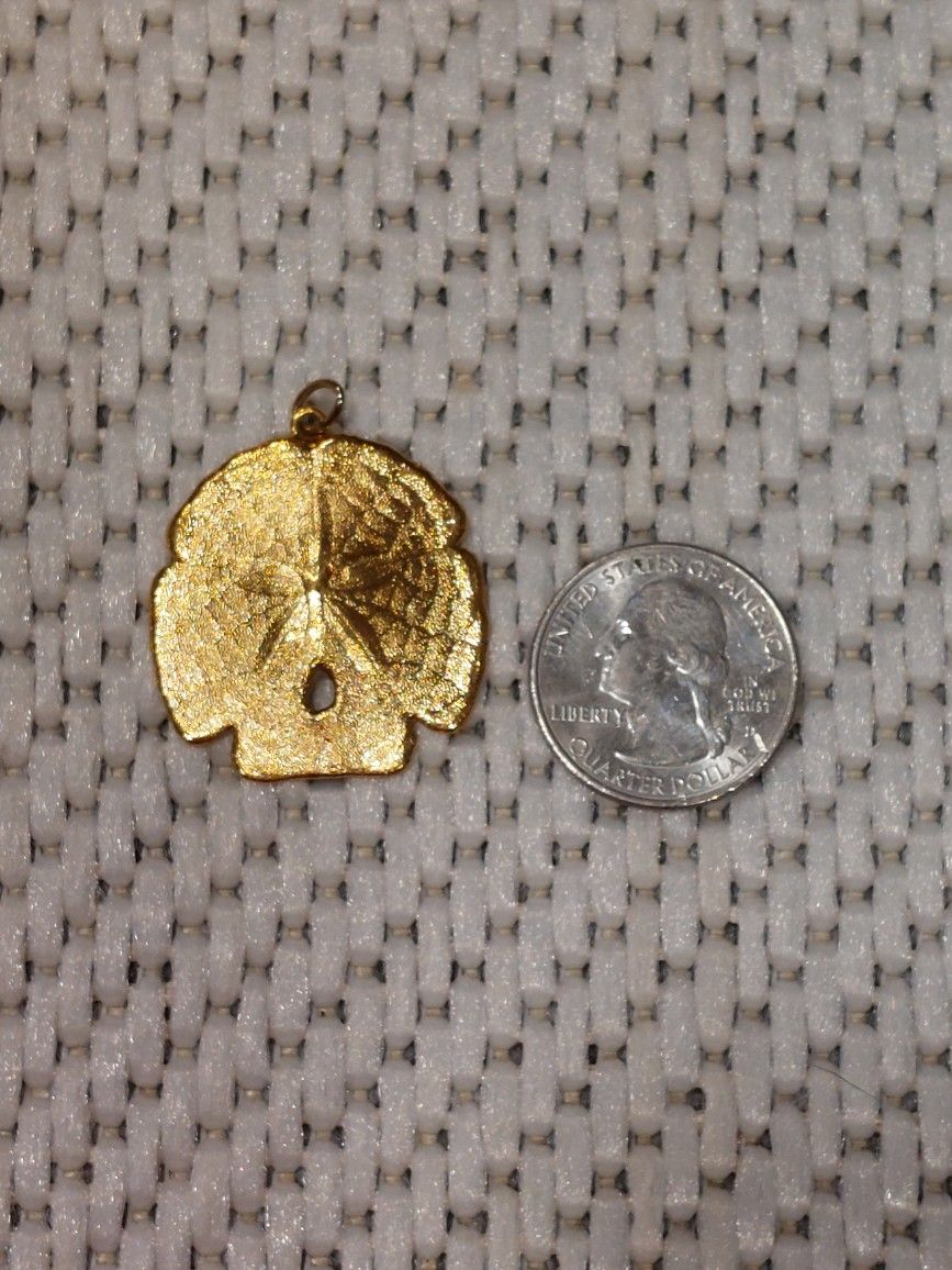 Beautiful Gold Plate SAND DOLLAR Charm! PERFECT CONDITION! New!