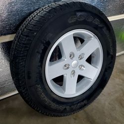 Goodyear Wrangler Aluminum Wheel & Tire. P255 - 75R17. Like New!! 